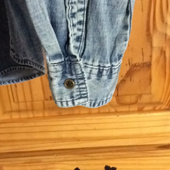 COPY - Women’s Ruff Hewn denim shirt. Sz. Small - Picture 5 of 7